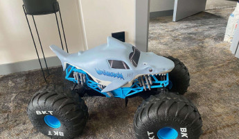 Radijo bangomis valdomas automobilis „monstras“