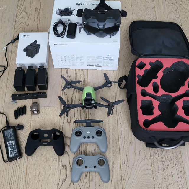 Dji Fpv dronas su Fly More Kit