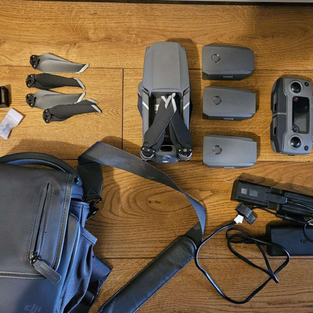 Dji Mavic 2 Pro Zoom + Fly More Combo