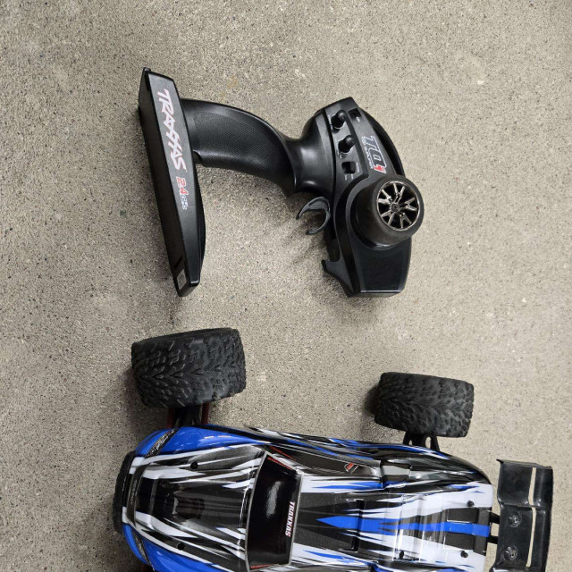 Traxxas erevo 1/16 vxl RC modelis