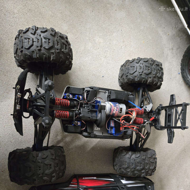 Traxxas summit 1/8 RC modelis