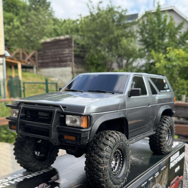 Traxxas trx4 Nissan pathfinder