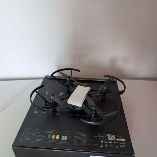 Dji dronas