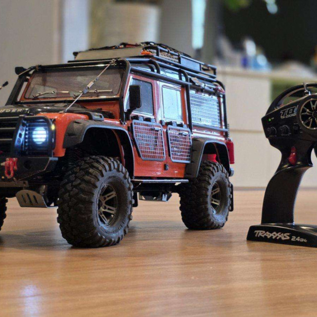RC modelis Traxxas Trx-4 Land Rover Defender 1:10
