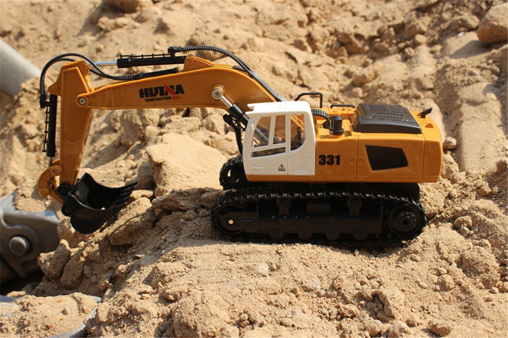 $31.19 for HuiNa Toys 1331 1/16 2.4G 9CH Electric Rc Excavator Engineering Digging Truck Model